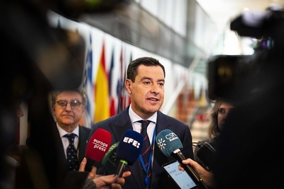 El presidente de la Junta de Andalucía, Juanma Moreno, en una imagen de su atención a medios en estas jornadas de su viaje a Bruselas.