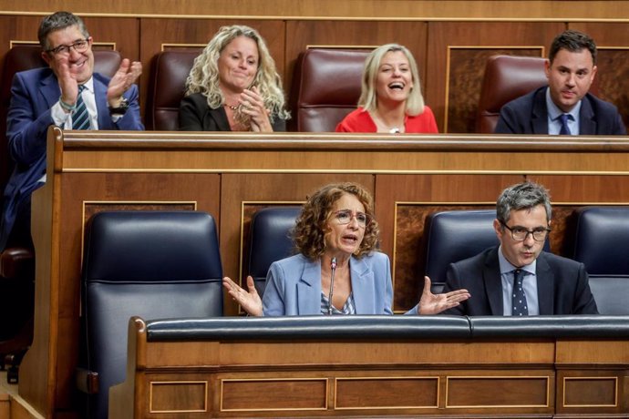 La vicepresidenta primera y ministra de Hacienda, María Jesús Montero, interviene durante una sesión de control al Gobierno, en el Congreso de los Diputados, a 9 de octubre de 2024, en Madrid (España). Durante la sesión de control, el presidente del Gobie