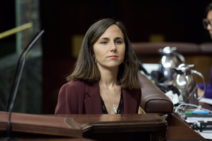 La secretaria general de Podemos, Ione Belarra, interviene durante una sesión de control al Gobierno, en el Congreso de los Diputados, a 9 de octubre de 2024, en Madrid (España).