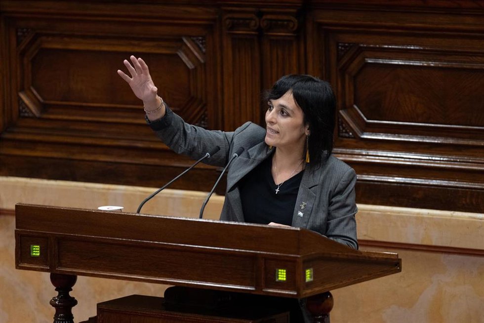 La presidenta de Aliana Catalana, Sílvia Orriols, interviene durante el Debate de Política General en el Parlament 