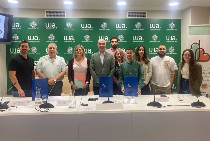 Presentación de los materiales para promover la salud emocional en los adolescentes.