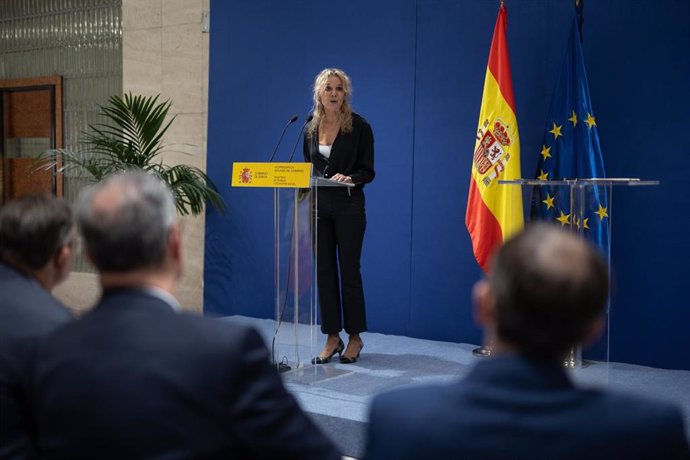 La secretaria de Estado de Economía Social, Amparo Merino, firma el Convenio entre el Ministerio de Trabajo y Economía Social y el Consejo General del Notariado, en la sede del Ministerio, a 30 de septiembre de 2024, en Madrid (España)