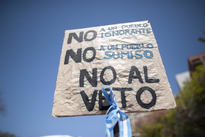 Manifestación en Argentina en contra del veto presidencial impuesto por Javier Milei a la ley de financiación de universidades