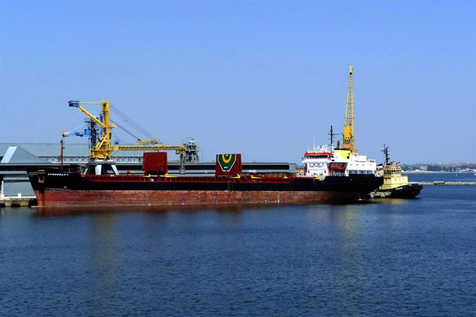 Archivo - August 19, 2022, Odesa, Ukraine: Bulk carrier KUBROSLI Y gets loaded with Ukrainian wheat in the port of Odesa, southern Ukraine.