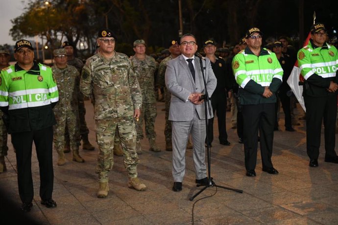 El ministro del Interior, Juan José Santiváñez, adelantó que la PNP garantizará la seguridad de quienes salgan a trabajar este jueves.