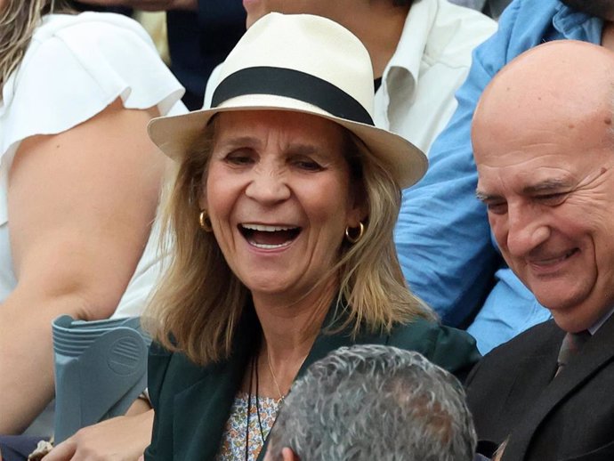 La Infanta Elena asiste a la última corrida de toros de Enrique Ponce en la Plaza de Toros de Valencia