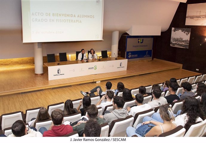 Acto de bienvenida a los estudiantes de fisioterapia en prácticas.