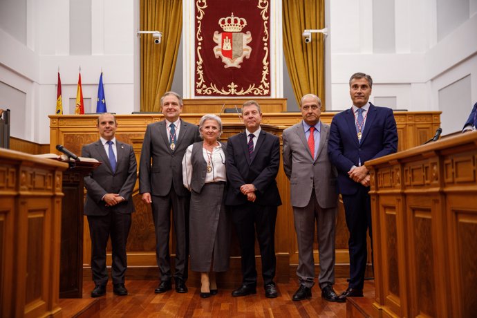 El jefe del Ejecutivo autonómico, Emiliano García-Page, preside, en Toledo, el acto de toma de posesión de los nuevos consejeros del Consejo Consultivo de Castilla-La Mancha.