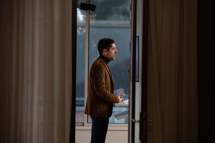 Archivo - El portavoz de los Comuns en el Parlament, David Cid, en rueda de prensa