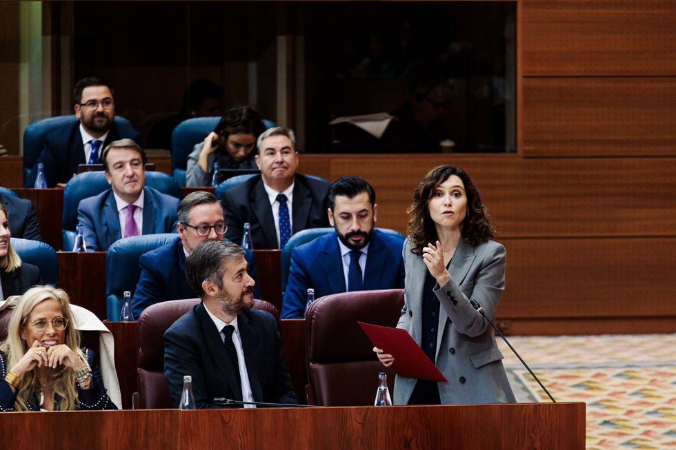 La presidenta de la Comunidad de Madrid, Isabel Díaz Ayuso, interviene durante un pleno en la Asamblea de Madrid, a 10 de octubre de 2024, en Madrid (España).