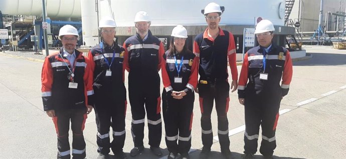 La delegada de Industria, Energía y Minas en Huelva, Lucía Núñez, en su visita a las instalaciones de una industria de Huelva.