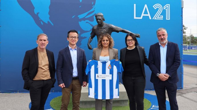 De izda a dcha: Fran Garagarza, Mao Ye, Beatriz Álvarez, Dolors Ribalta y Pablo Vilches