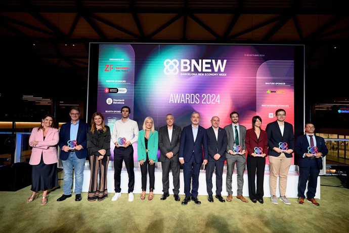 Collboni, Prieto, Navarro (CZFB), Sorigué (CZFB) y Martínez con los ganadores de los Premios a las Mejores Startups de BNEW 2024.