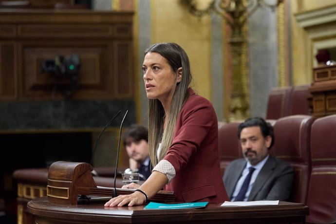 La portavoz de Junst en el Congreso, Miriam Nogueras, interviene durante una sesión de control al Gobierno, en el Congreso de los Diputados, a 9 de octubre de 2024, en Madrid (España).