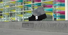 El premio físico de la Fundación Macba representará 'La Ola' de Oteiza, escultura ubicada en la plaza dels ngels, cerca del Macba
