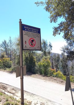 Cartel informativo para evitar el robo de castañas en el municipio de Pujerra (Málaga).