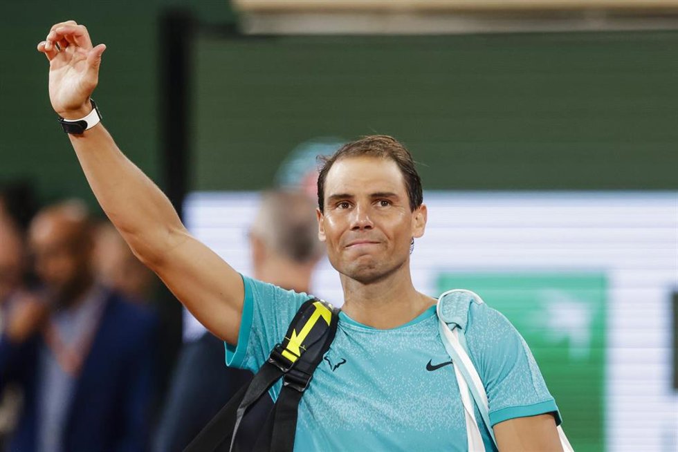 Archivo - 27 May 2024, France, Paris: Spanish tennis player Rafael Nadal waves to the fans after losing his men's singles match of the French Open tennis tournament against Germany's Alexander Zverev at the Roland Garros Complex in Paris. Photo: Frank M