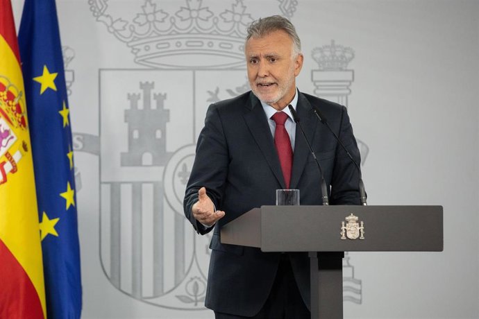 El ministro de Política Territorial, Ángel Víctor Torres, durante una rueda de prensa posterior a la reunión entre el presidente del Gobierno y el presidente de Canarias, a 10 de octubre de 2024, en Madrid (España).