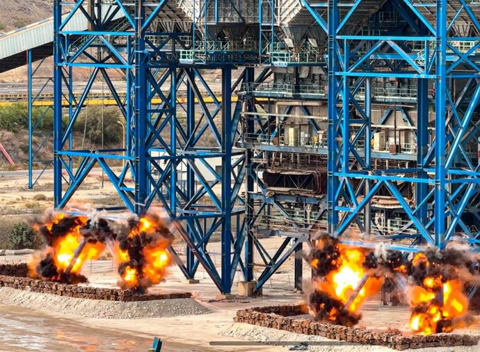 Voladura de la desnitrificadora de la central térmica Litoral de Carboneras.