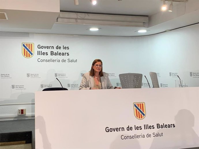 La directora general de Salud Pública, Elena Esteban, en rueda de prensa.