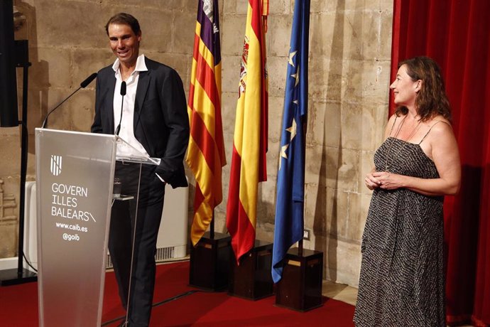 Archivo - Rafa Nadal y Francina Armengol , en el Consolat de Mar en 2022.