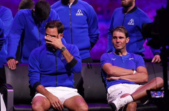 Archivo - Rafa Nadal emocionado junto a Roger Federer en la despedida del suizo del tenis en la Copa Laver 2022