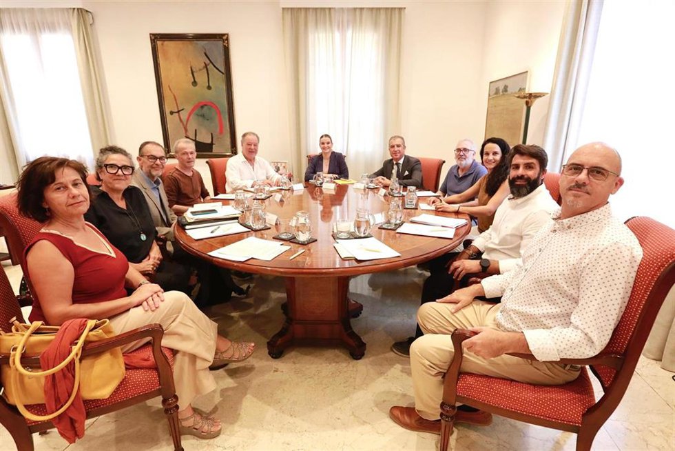 La presidenta del Govern, con los representantes de las empresas de inserción.