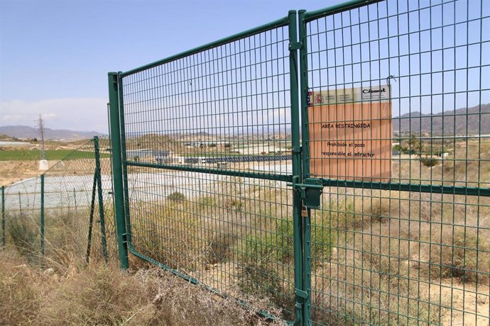 Archivo - Detalle de la parcela contaminada por el accidente nuclear en Palomares (Almería). 