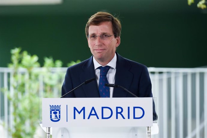 El alcalde de Madrid, José Luis Martínez-Almeida, comparece tras una visita a una promoción de 77 viviendas en Madrid financiadas a través del Plan Estatal de Vivienda