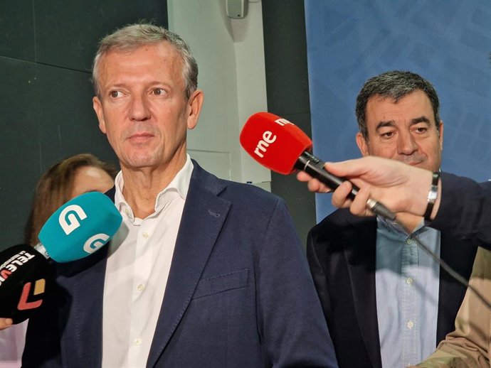 Rueda hablando ante la prensa.