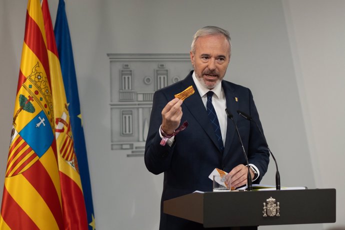 El presidente de Aragón, Jorge Azcón, ofrece una rueda de prensa tras su reunión con el presidente del Gobierno, Pedro Sánchez, en el Complejo de La Moncloa, a 10 de octubre de 2024, en Madrid (España).