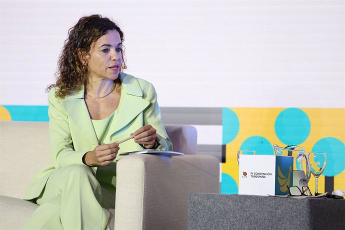 La secretaria de Estado de Turismo, Rosario Sánchez, durante la mesa redonda 'La transformación estratégica del modelo turístico español' en la IV Convención Turespaña, que se celebra esta semana en Arona (Tenerife).