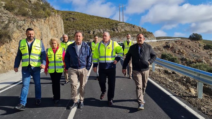 Visita de las autoridades a la carretera de Almaraz