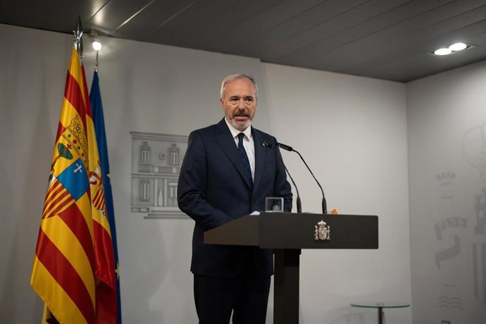 El presidente de Aragón, Jorge Azcón, ofrece una rueda de prensa tras su reunión con el presidente del Gobierno, Pedro Sánchez.