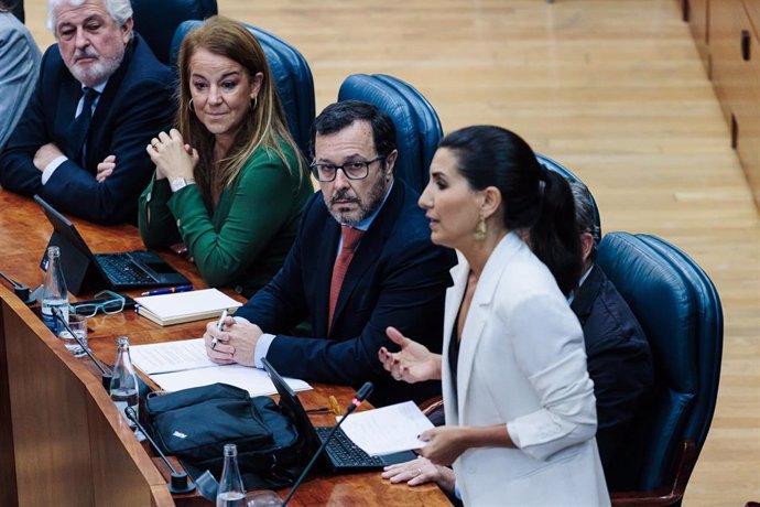 El futuro presidente de Vox Madrid, José Antonio Fúster, y la portavoz de Vox Madrid en la Asamblea, Rocío Monasterio