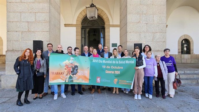 Acto de Ayuntamiento de Cáceres con motivo del Día de la Salud Mental