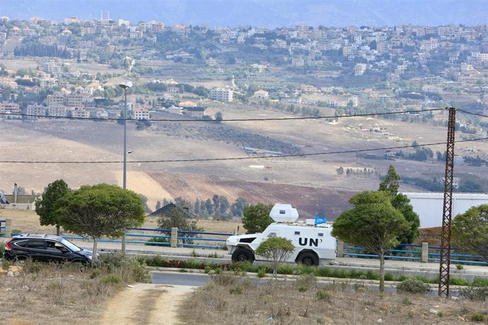 Un vehículo de la ONU realiza una patrulla en el sur de Líbano