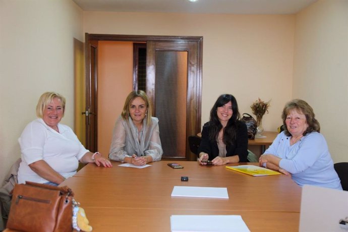 Covadonga Tomé mantuvo este jueves una reunión con responsables de la asociación de Mujeres del Mundo Rural en Asturias .