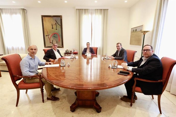 Reunión de Prohens con representantes del Coaat.
