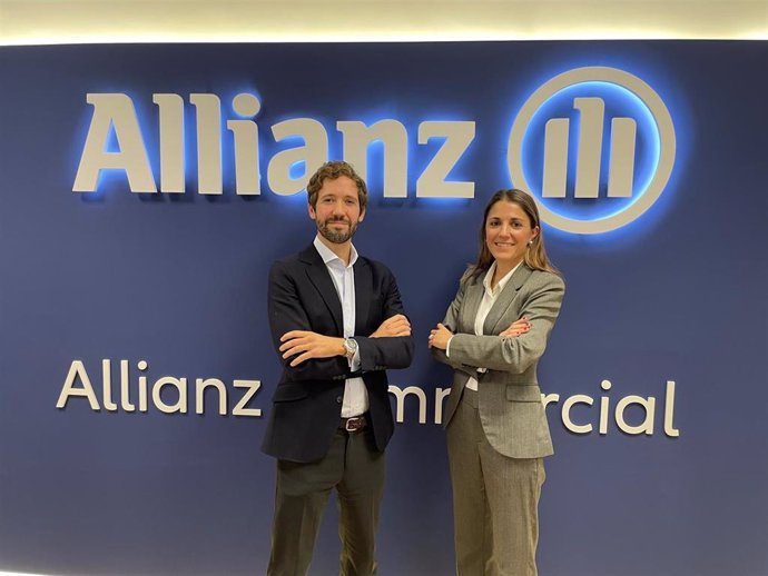 Archivo - Carlos Peláez-Campomanes, nuevo responsable de recursos natruales y construcción de Allianz Commercial Iberia, y Clara López Deulofeu, nueva responsable de equipo para el segmento de construcción.