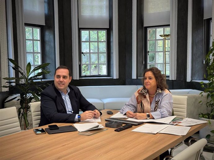 La consejera de Sostenibilidad de la Junta, Catalina García, con el viceconsejero Sergio Arjona, en la reunión mantenida con el Consejo Consultivo de Asuntos Medioambientales.