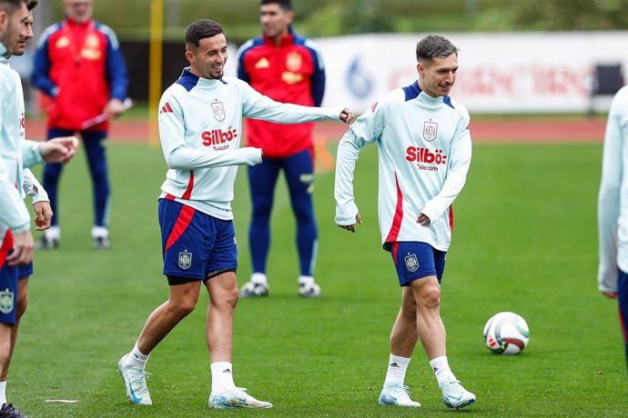 Yeremi Pino durante un entrenamiento de la selección española