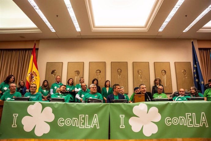 Imagen del exfutbolista Juan Carlos Unzué en la rueda de prensa tras la aprobación de la Ley ELA durante una sesión plenaria, en el Congreso de los Diputados.