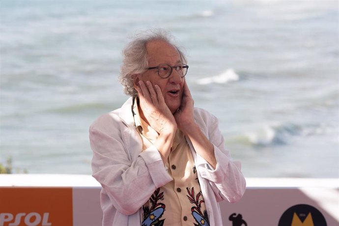 Geoffrey Rush posa en el photocall en el Fest.de Sitges de la película ‘The rule of Jenny Pen’, a 10 de octubre de 2024