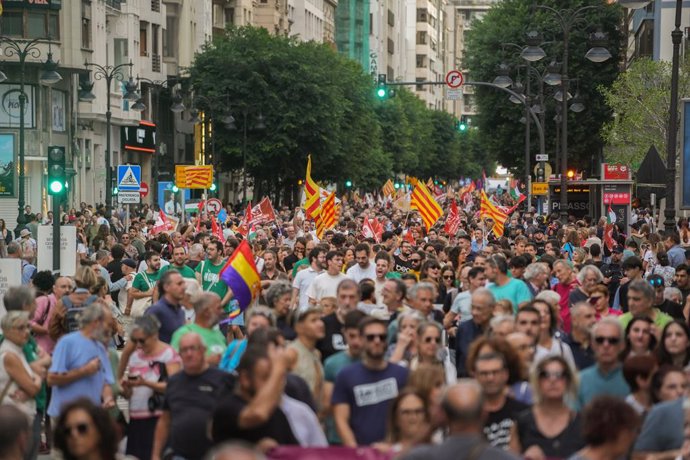 Manifestació a València durant el 9 d'Octubre 