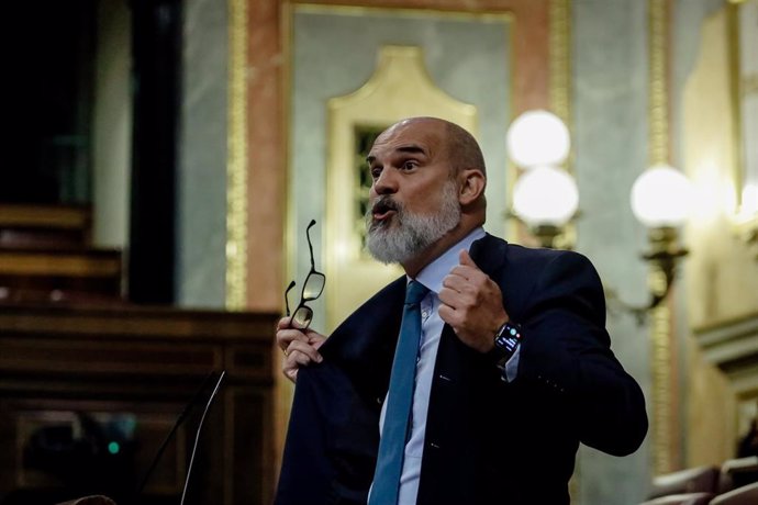 Archivo - El diputado de Vox, Víctor Manuel Sánchez del Real, interviene durante una sesión plenaria en el Congreso de los Diputados, a 24 de noviembre de 2022, en Madrid (España).