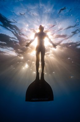 La campeona española de apnea, Natalia Sopeña, acerca a los madrileños su historia de autosuperación y busca seguir batiendo récords