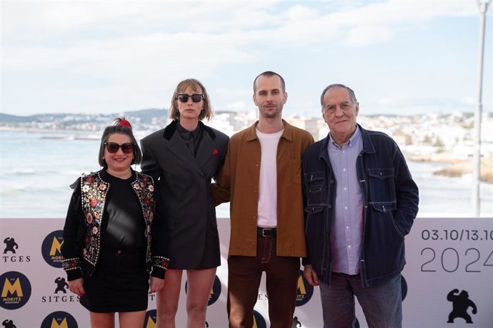 Ingrid García-Jonsson, el director Pablo Hernando y el actor Ramón Barea, posan en el photocall en el Fest.de Sitges de la película ‘Una Ballena’, a 10 de octubre de 2024