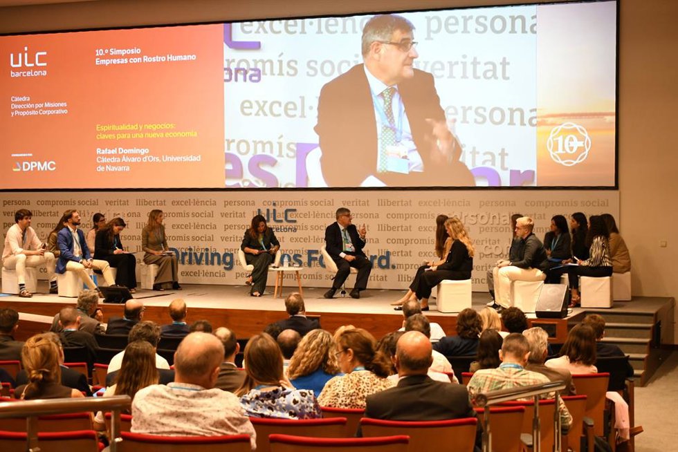 Expertos reunidos en el 10 Simposio Empresas con Rostro Humano, organizado por la Cátedra Dirección por Misiones y Propósito Corporativo de UIC Barcelona, junto con la Fundación DPMC.