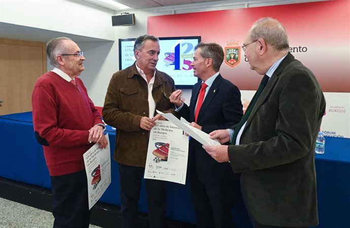 Los Doctores Martín De Frutos Y Joaquín Fernández De Valderrama; El Concejal Y Presidente De La Sociedad Promueve, César Barriada, Y El Doctor José Manuel López Gómez.
